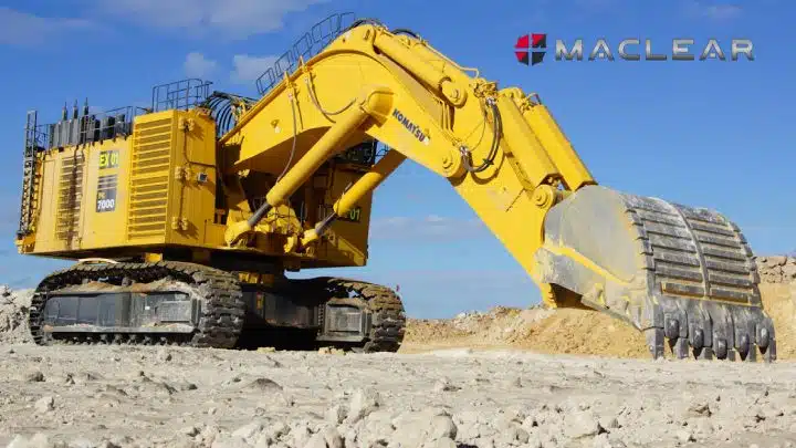 Excavateur de la société Investstroy 3000